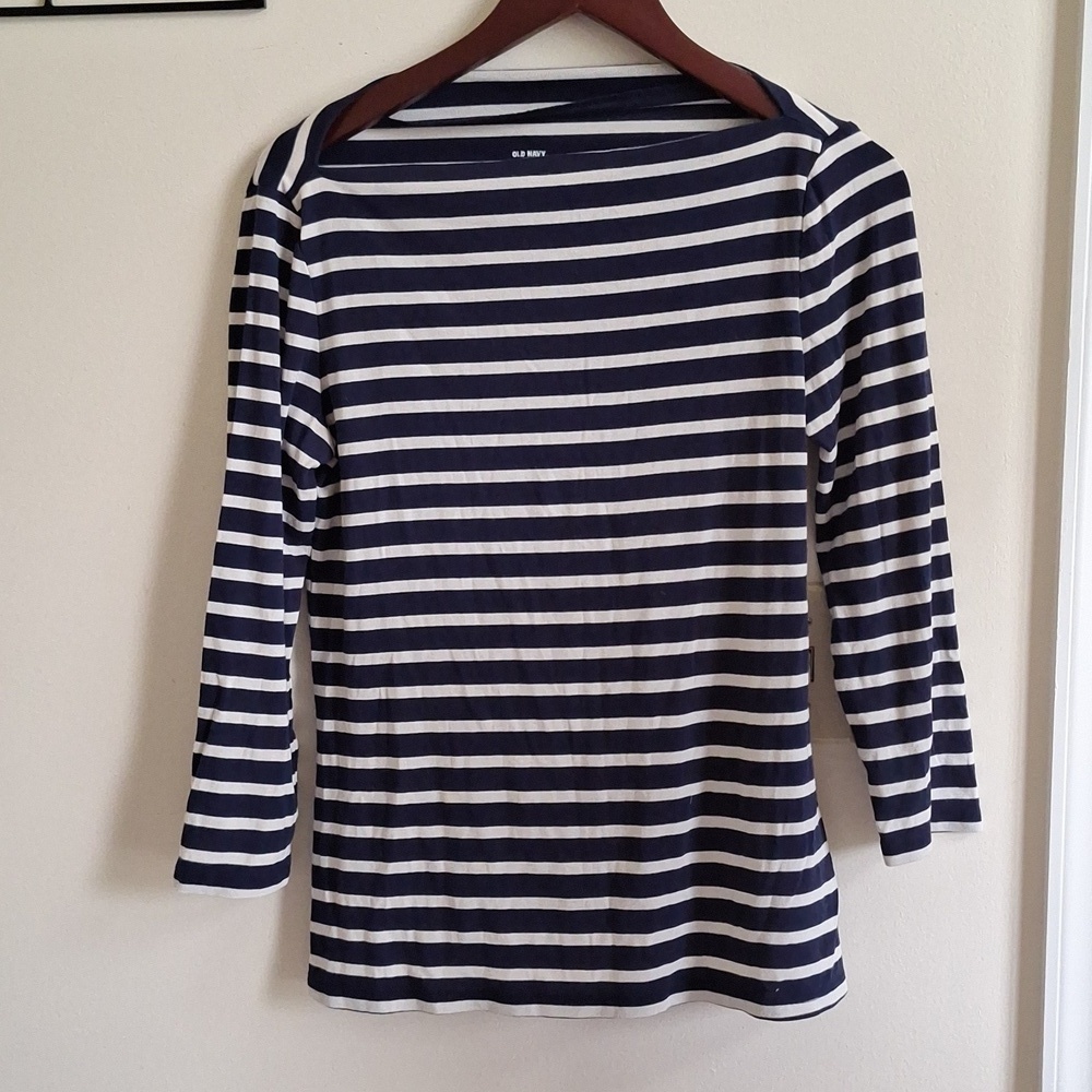 3/$20 Old Navy Women's Blue and White Striped Top Size M - Picture 4 of 6